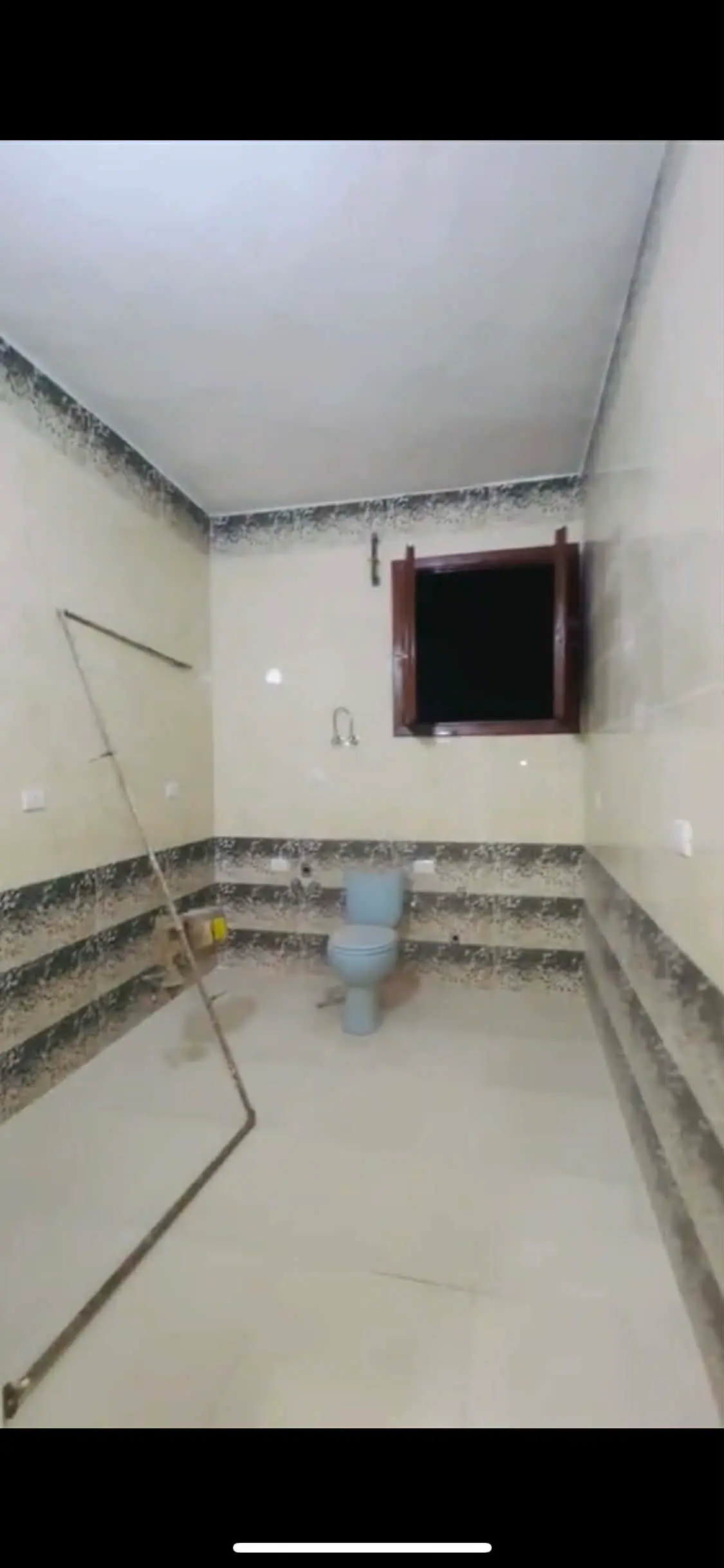 شقة 120 متر للبيع في شارع الروضة الجانبي – بيت أهالي – دقيقة من الروضة العمومي والحميات