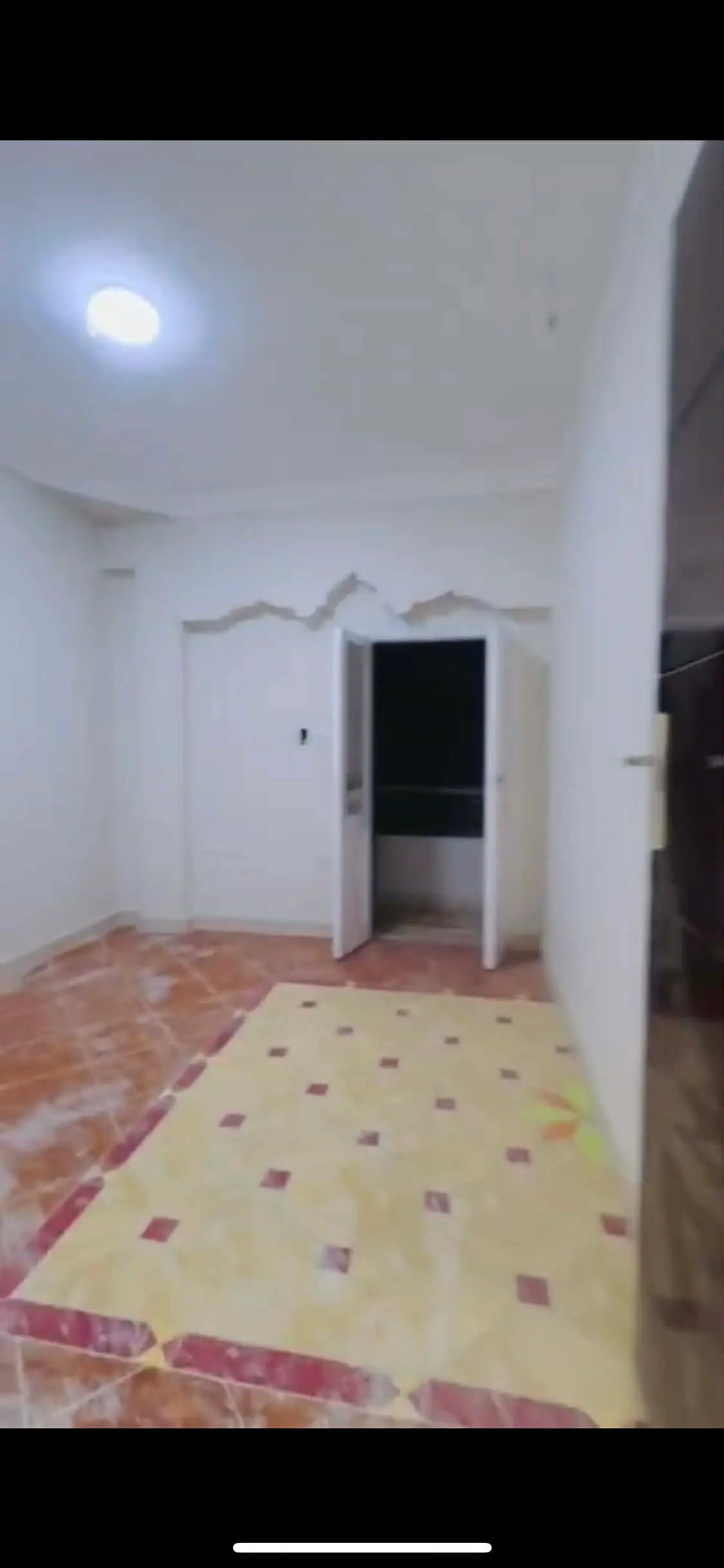 شقة 120 متر للبيع في شارع الروضة الجانبي – بيت أهالي – دقيقة من الروضة العمومي والحميات